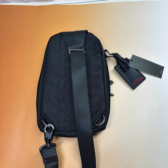 NWT  TUMI SLING BAG In black - Picture 2 of 4